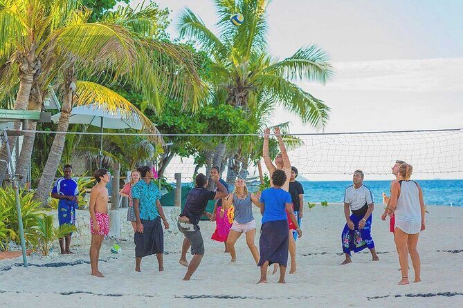 Beachcomber Island Escape - A Perfect Day in Paradise - On Beachcomber Island: Snorkelling, Glass-Bottom Boat, and Fish Feeding
