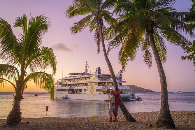 Blue Lagoon Cruises - Wanderer Cruise - 4 Night - Drawaqa Island and the marine biologist presentation