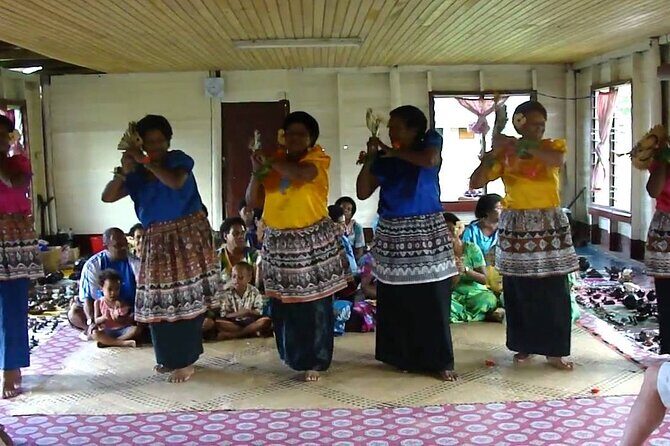 "Coral Coast Adventure: Pottery, Kava, Meke, Dunes & Temple'' - Tappoo handicrafts stop: shopping is quick, so shop with purpose