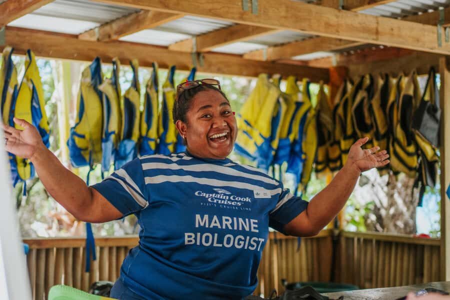 Fiji: Captain Cook Cruises - Island & Reef Day Trip - Lunch on the island: what to expect and why it matters