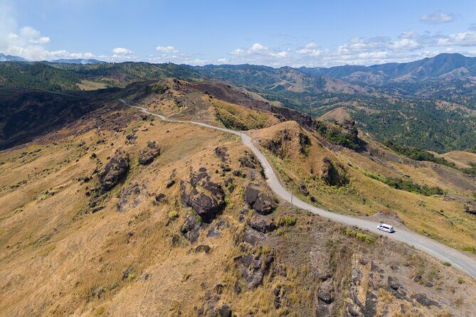 Nausori Highland Tour - Village visit and school stop: seeing more than one moment
