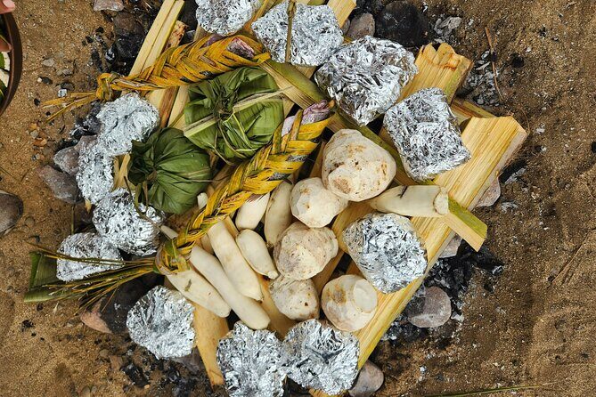 Vavavi - Fijian Cooking & Cultural Experience - Lunch with drinks: eating what you built (and knowing what’s inside)