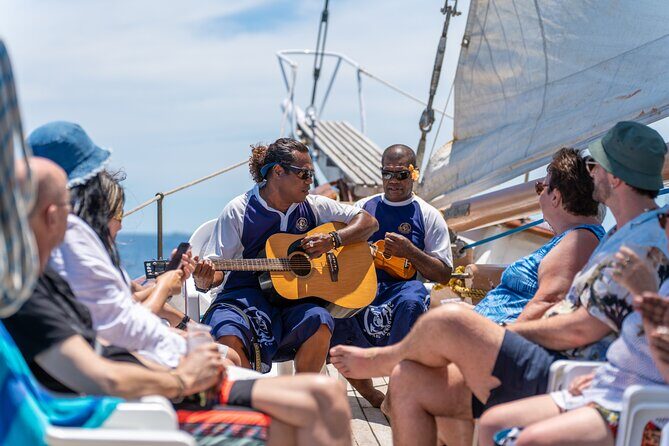 Whale's Tale Day Cruise from Port Denarau - Champagne, beer and wine: what “no bar tabs” means on this day